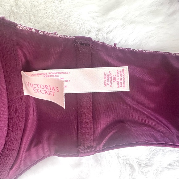 Victoria’s Secret Very Sexy Plunge 36C - Picture 7 of 8